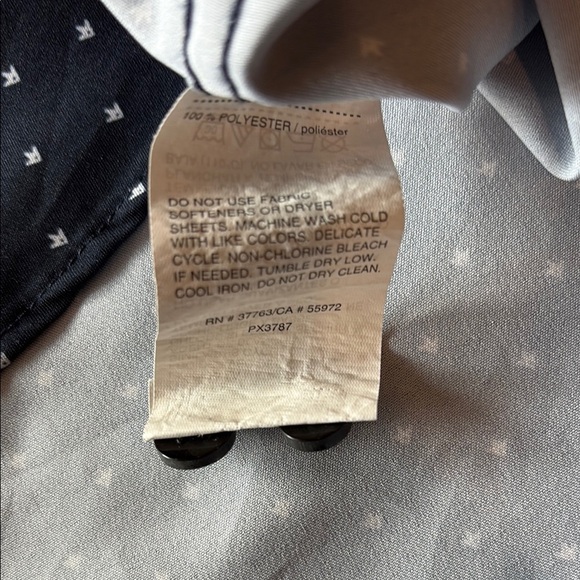 Gorgeous lightweight Perry Ellis Navy Diamond Button-Up Dress Shirt - Picture 6 of 6